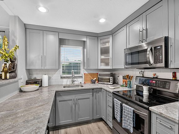 4th image of 500 DAVIS Road #25