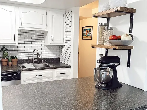 323 Ridge Point Cir #A-24, Bridgeville, PA 15017