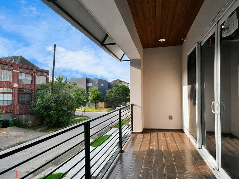 1320 Eberhard St — Photo 23