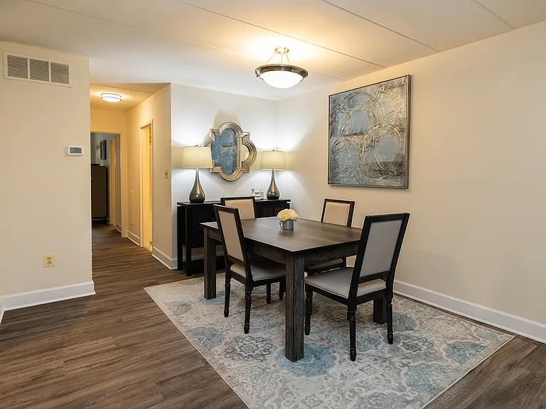 Ivy Hall Apartments — Photo 18