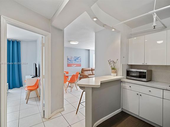 5th image of 3030 Collins Ave APT 2H