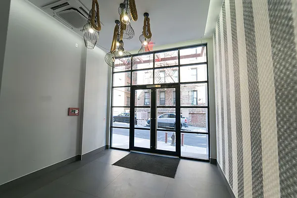 Rented by Manhattan Management LLC | media 31