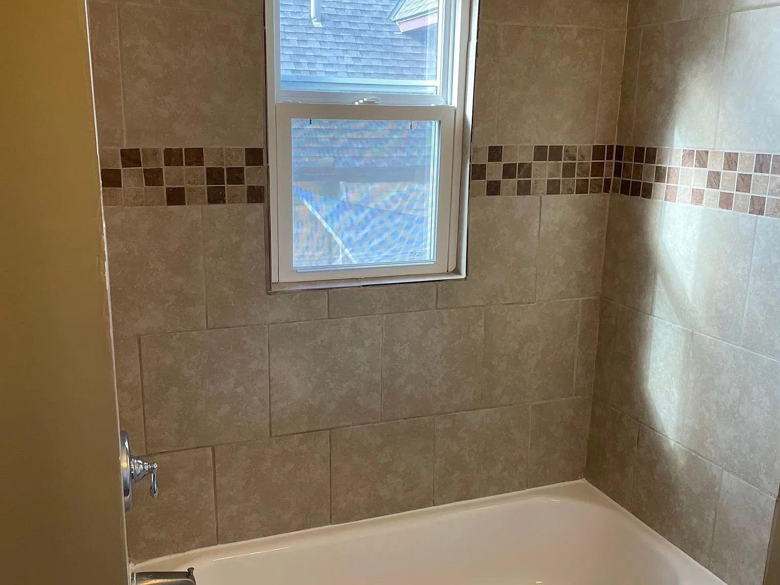 4 bed, 2.5 bath, 1550 sqft, $2,595 — Photo 3