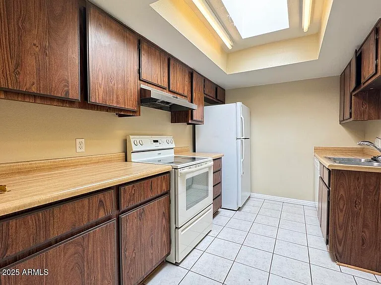 546 S Allred Dr — Photo 8