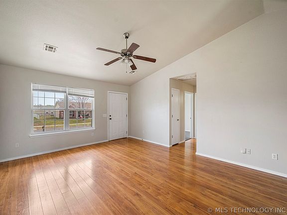 4th image of 2201 N Chambers Ave