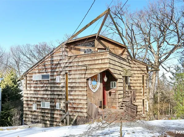 481 Park Ave, Leonia, NJ 07605