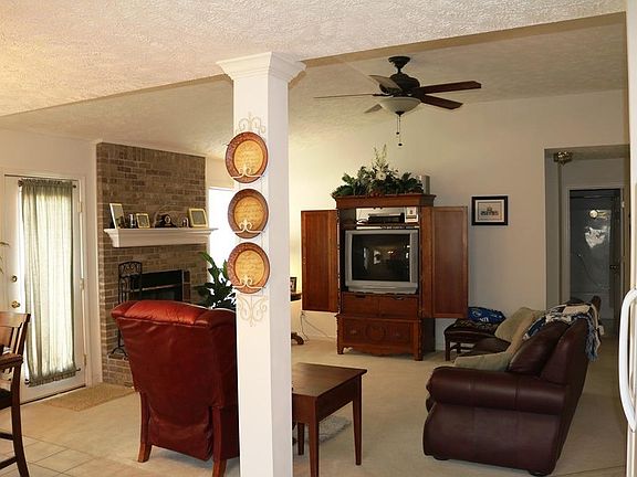 4th image of 121 Mason Springs Dr