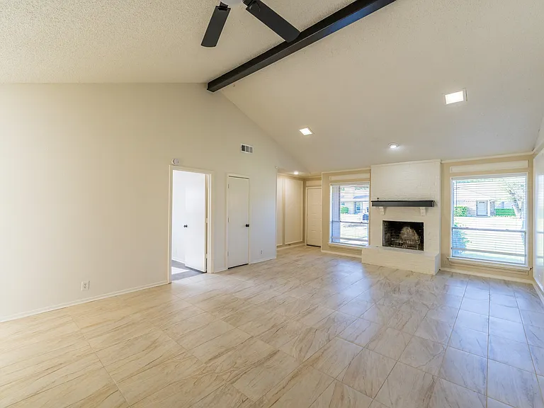 625 Woodhaven Pl — Photo 9
