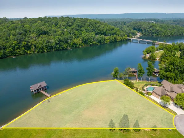 10903 Bridgestone Dr, Soddy Daisy, TN 37379