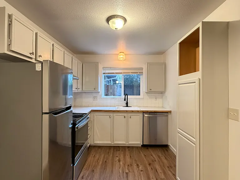 17205 SW Merlo Rd #3 — Photo 6