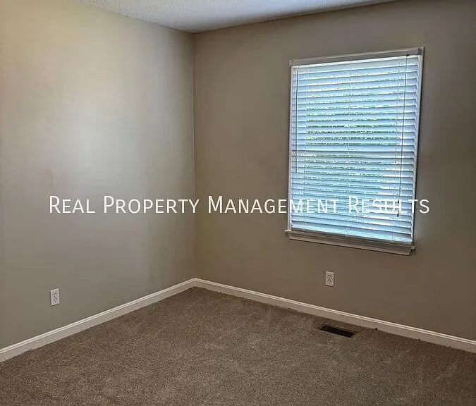 2841 Squire Ln — Photo 7