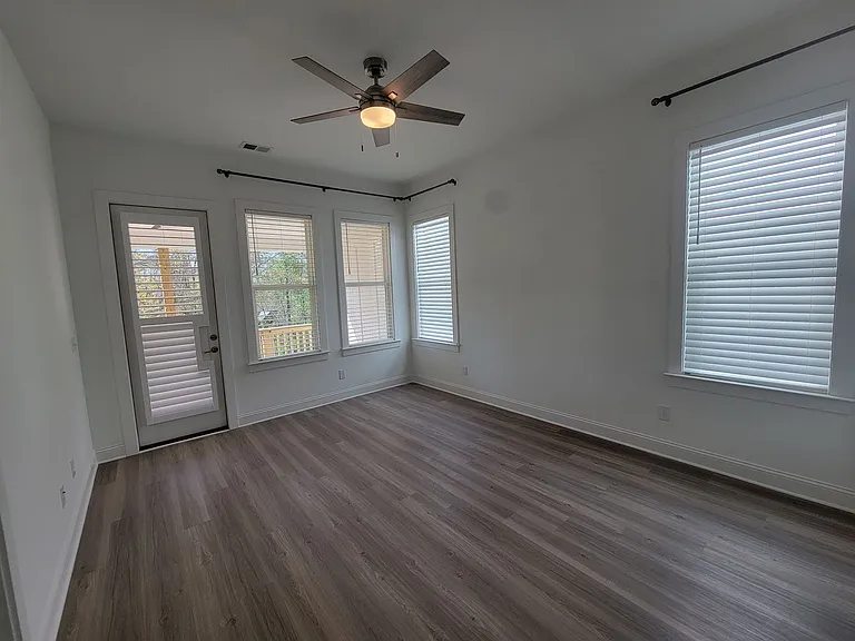 111 Pearl St — Photo 10
