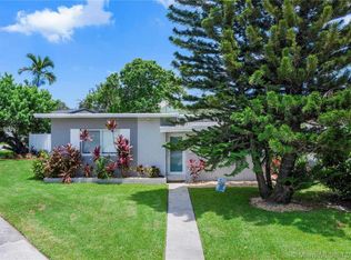 100 Bentley Dr, Miami Springs, FL 33166