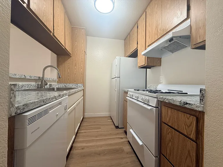 10418 Scoville Ave — Photo 6