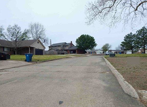 4th image of 602 Garden Ln