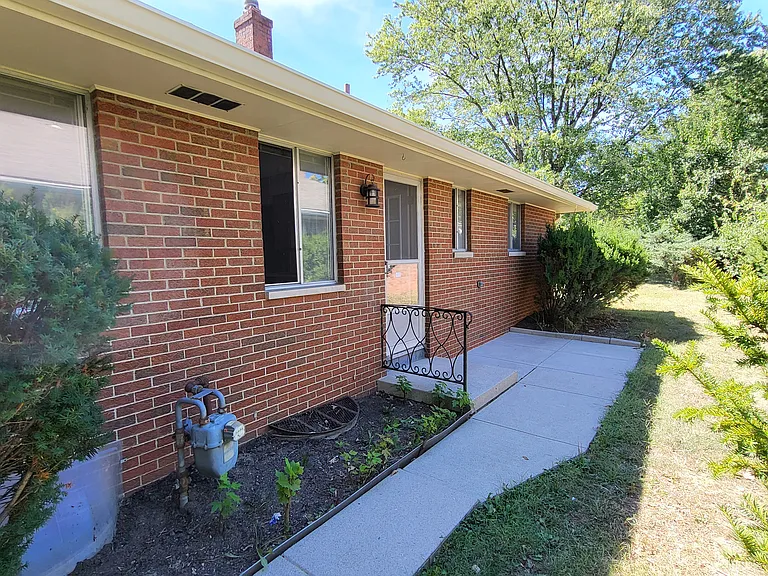 4365 Glenmawr Ave — Photo 2