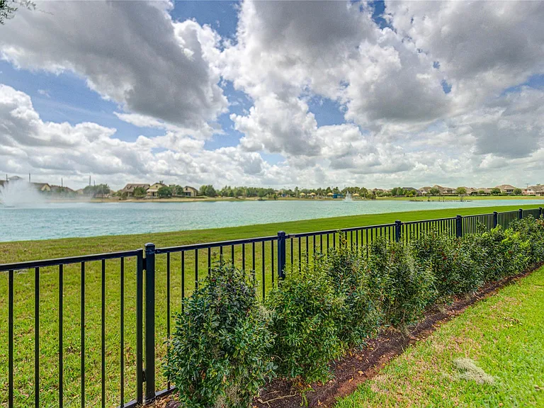 10318 Fountain Shore Dr — Photo 45