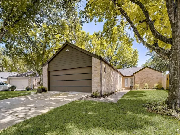 1371 Beaujolais Ln, Houston, TX 77077