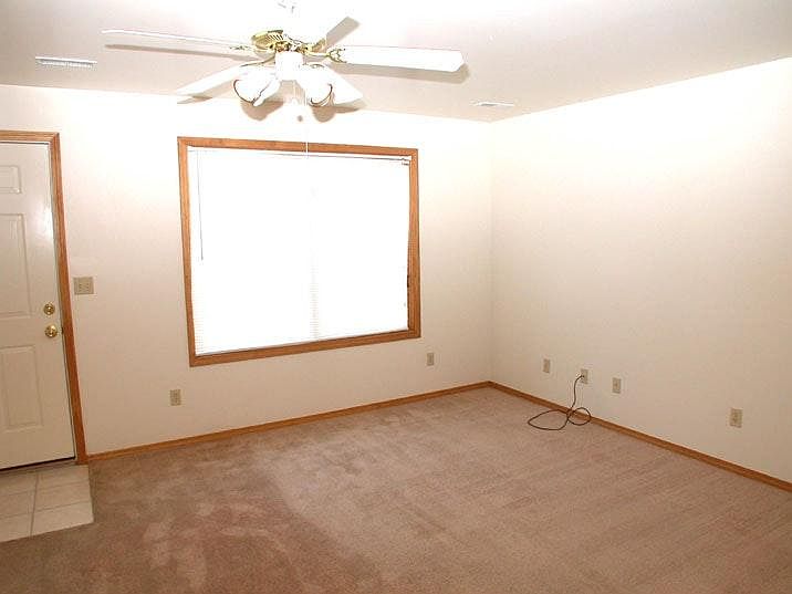 Living Room pic 1