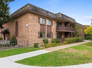 8000 Woodglen Ln APT 109, Downers Grove, IL 60516