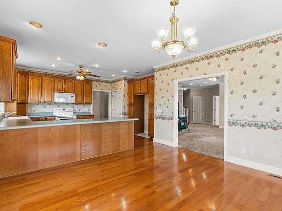 5th image of 51 Mandarin Ct