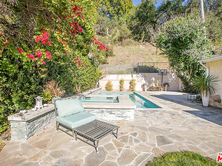 1628 Benedict Canyon Dr — Photo 8