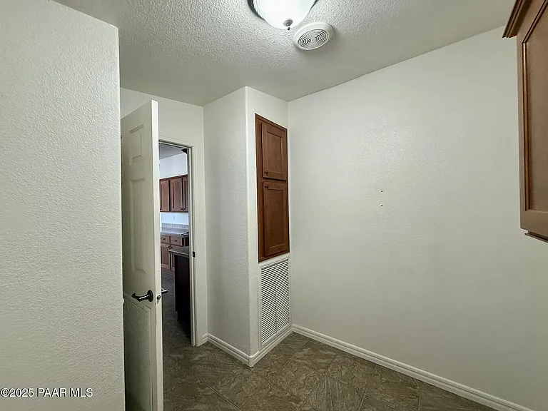 1116 Samantha St — Photo 46