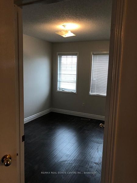 Mississauga House for rent - 3 Bedrooms — photo 4