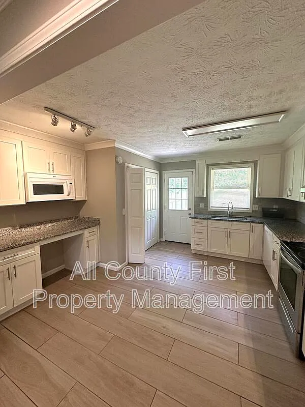 2 bed, 1.0 bath, 1000 sqft, $1,150 — Photo 3