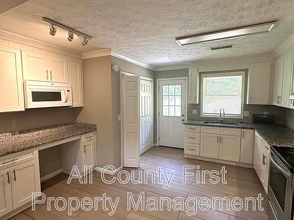 3rd image of 26 Paige St