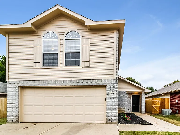 809 Pace Dr — Photo 1