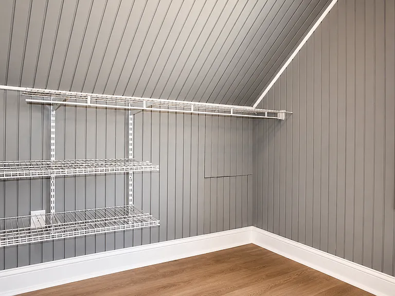 Guest walk-in closet