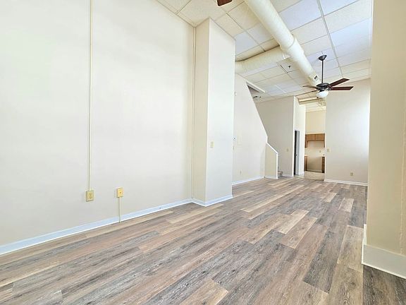 3rd image of 1601 Kemble Ave #C