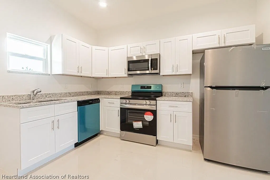 2 bed, 2.0 bath, 1297 sqft, $1,550 — Photo 4