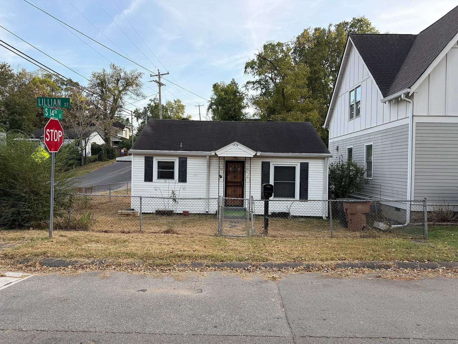 2 bed, 616 sqft, $1,300 — Photo 1