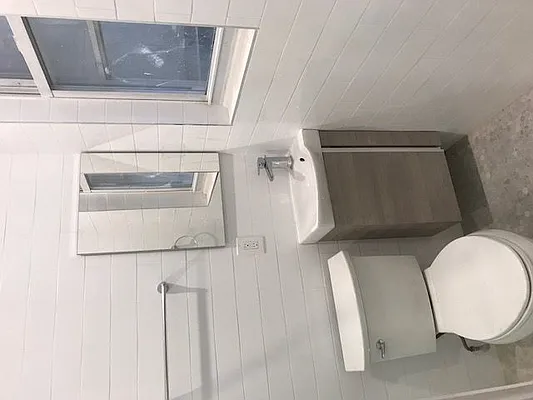 Rented by Salon Realty Corp | media 15