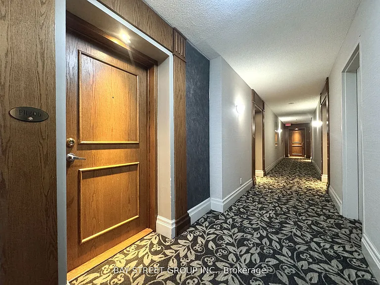 1 Lee Centre Dr #Penthouse 206 — Photo 5