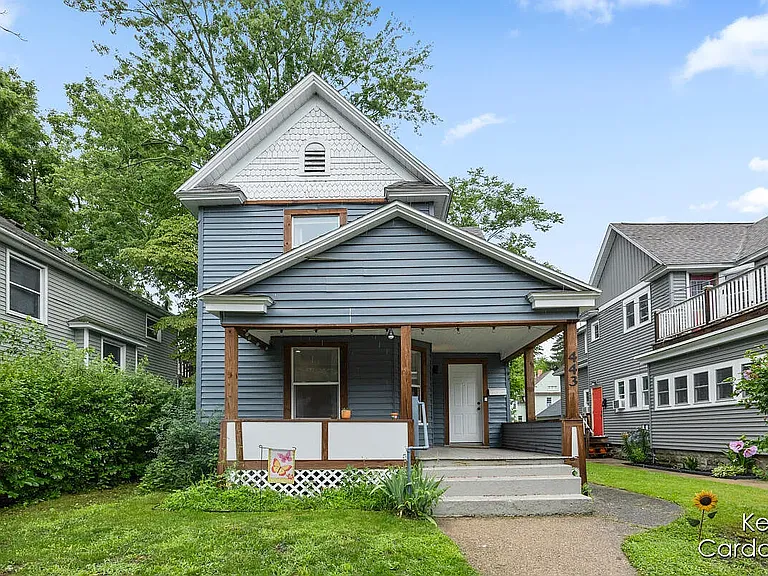 443 Barth Ave SE — Photo 1
