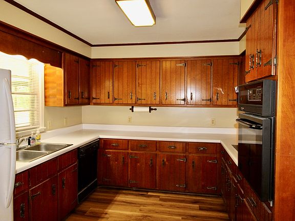 4th image of 2302 Raymond Ave