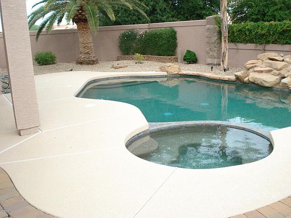 Pebble tech finished pool and span