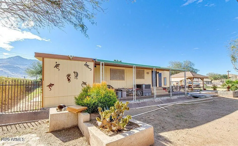 6 bed, 5.0 bath, 2600 sqft, $9,999 — Photo 3