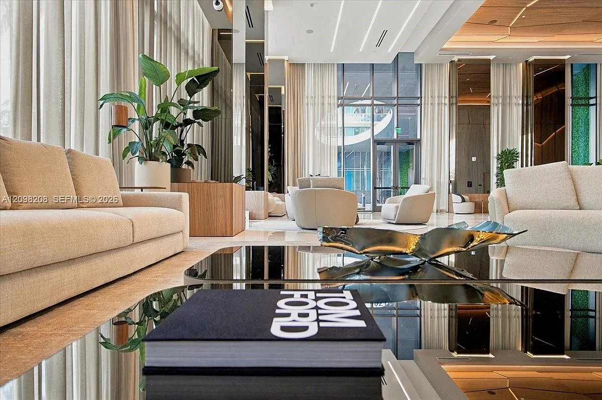 Oasis West — Photo 2