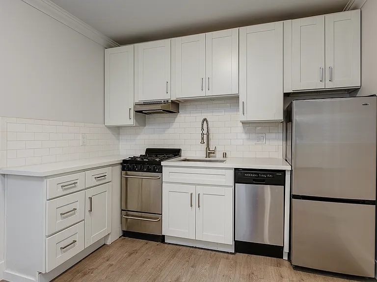 1038 N Bonnie Brae St — Photo 1