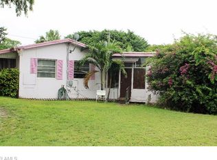 915 Bacom Point Rd, Pahokee, FL 33476