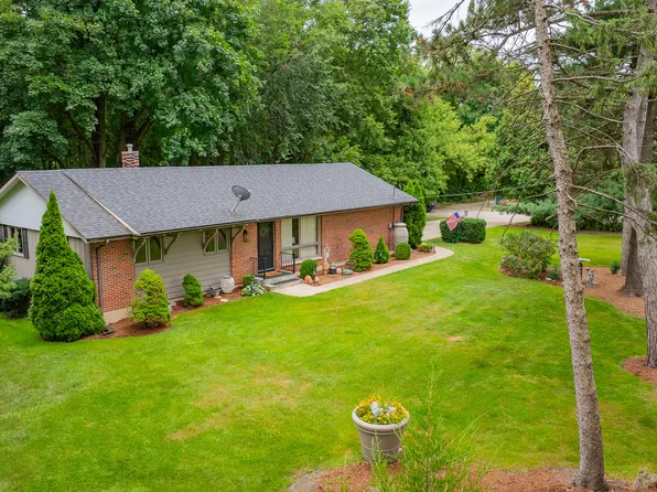 511 Center St, Geneva, IL 60134