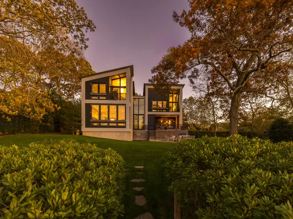 55 Bluff Point Rd, Sag Harbor, NY 11963