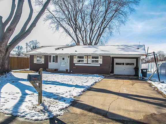 2nd image of 2250 Redwood Ct