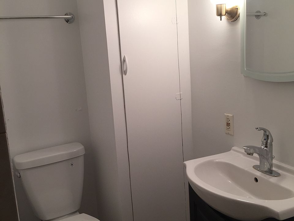 1st image of 1127 Chatsworth St N #7