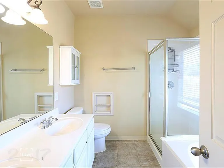 8014 Thorncroft Manor Ln — Photo 9