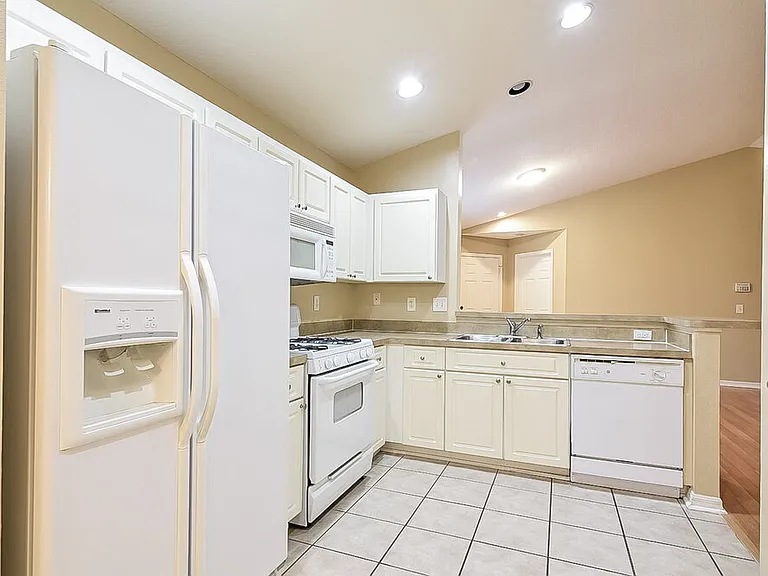 6708 Summer Haven Dr — Photo 5